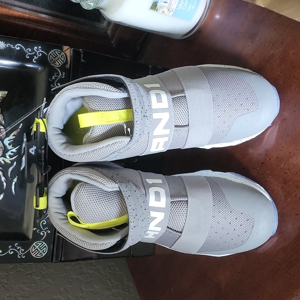 AND 1 sneakers. Velcro only size 4